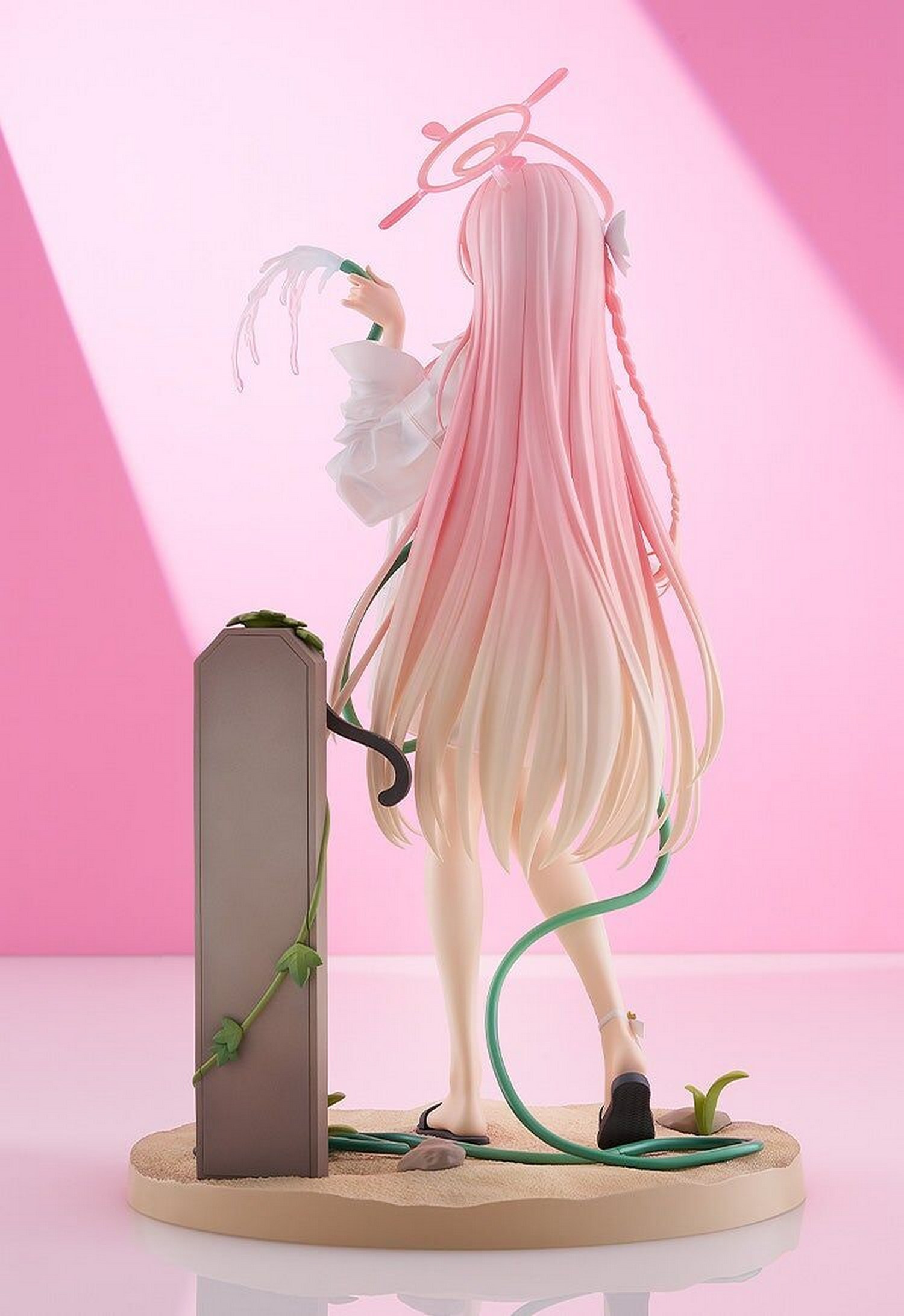 <span class="highlight">浦和花子</span>（泳装）